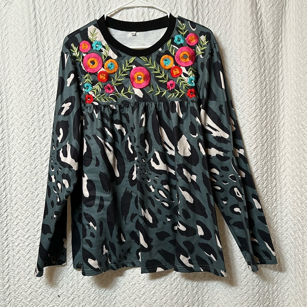 embroidered floral bib long sleeve top XL